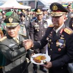 Danrem 142/Tatag Bersama Prajurit Beri Kejutan di Hari Bhayangkara Ke-78