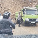 Polisi di Tapalang Mamuju Setia Lakukan Pengamanan Di Lokasi Longsor