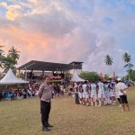 Personil Polsek Budong-Budong Pengamanan Pertandingan Sepak Bola Dalam Rangka Memperingati HUT RI ke-79