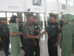 Danrem 142/Tatag Pimpin Acara Laporan Korps Kenaikan Pangkat Dan Tradisi Pelepasan Personel