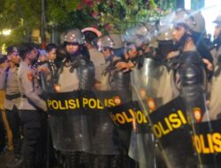 Hingga Larut Malam, Polda Sulbar Amankan Aksi Demo Tolak Tambang Pasir di Karossa