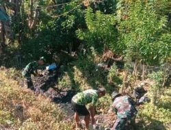 Babinsa Koramil 1418-04/Budong-Budong Laksanakan Karya Bakti Pembersihan Irigasi Demi Kelancaran Pertanian Warga